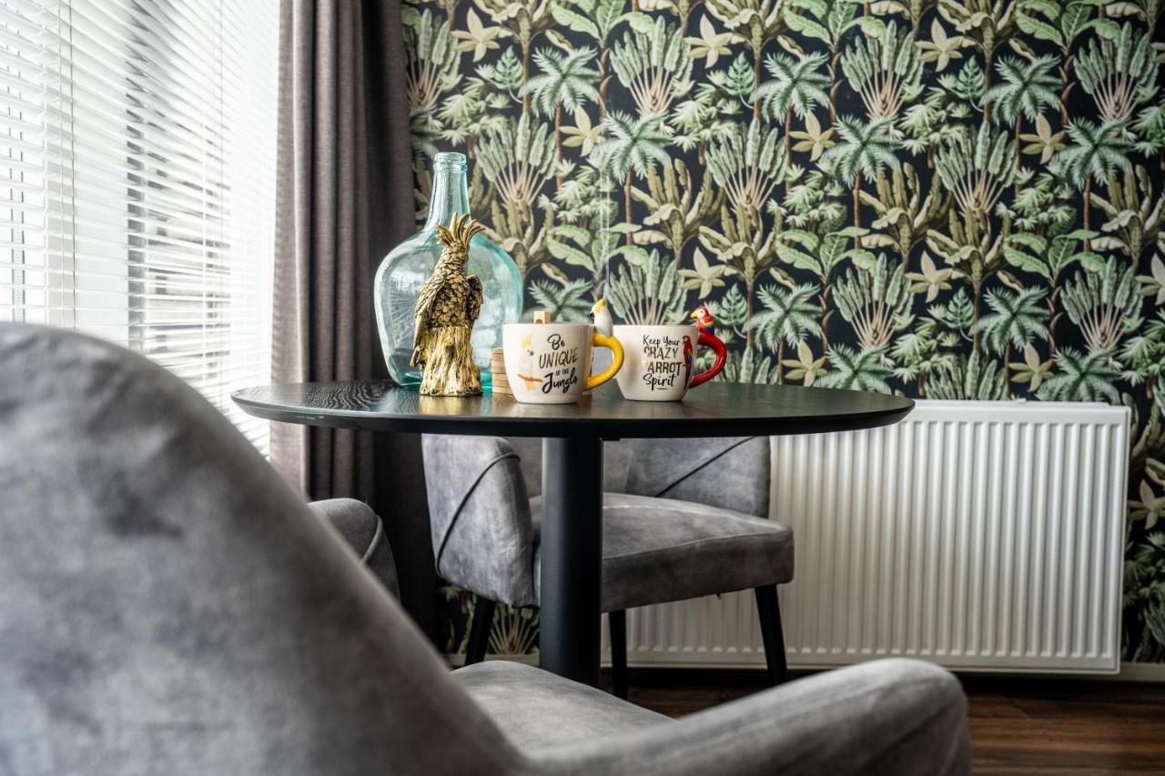 The Lion King - 6 Person Linked Apartment With Roof Terrace Groningen Bagian luar foto