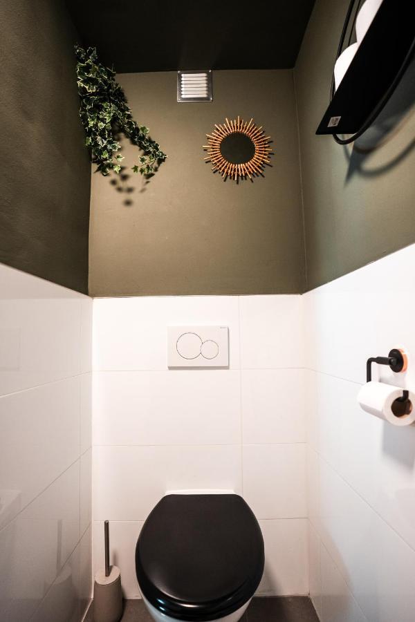 The Lion King - 6 Person Linked Apartment With Roof Terrace Groningen Bagian luar foto